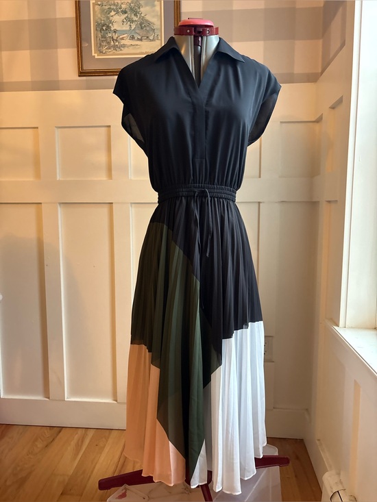 Club Monaco Dresses & Skirts - Club Monaco Black Dress with Olive & White Colorblock Midi Medium